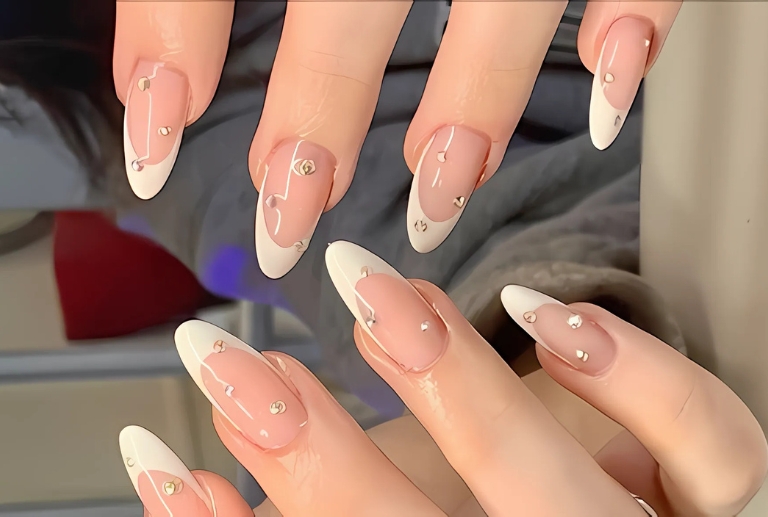 10 Gorgeous Pink French Tip Nail Designs