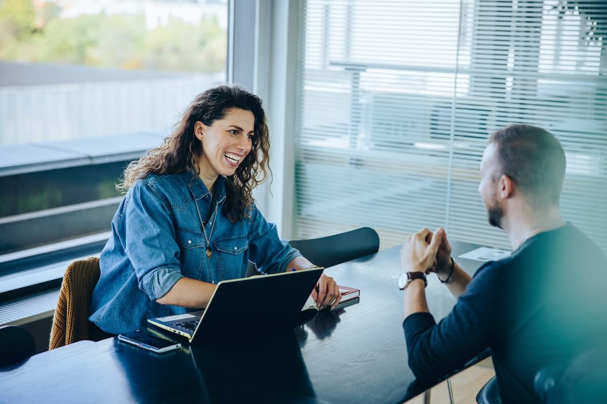 Scaling HR support with AI: HR manager talking to an employee