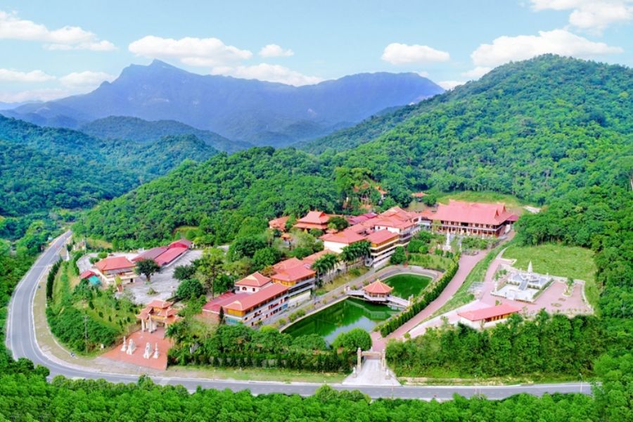 Truc Lam Yen Tu Zen Monastery is part of the Yen Tu scenic and historical complex.