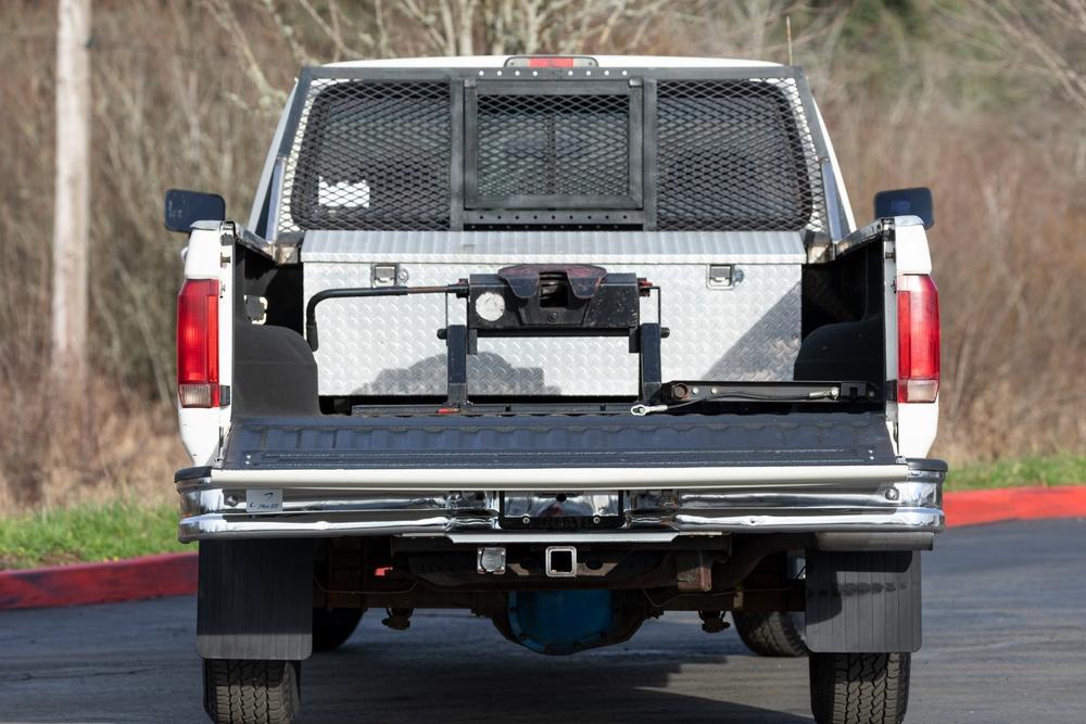 Portland, OR, USA -  Jan 16, 2021 - 1997 White Ford F-250 XLT Heavy Duty Power Stroke Diesel pickup truck American 4X4 SUV off-road vehicle trunk 5th wheel hitch