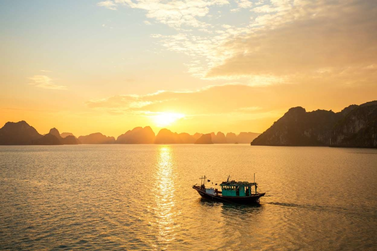 A Day In The Life Of A Fisherman In Lan Ha Bay