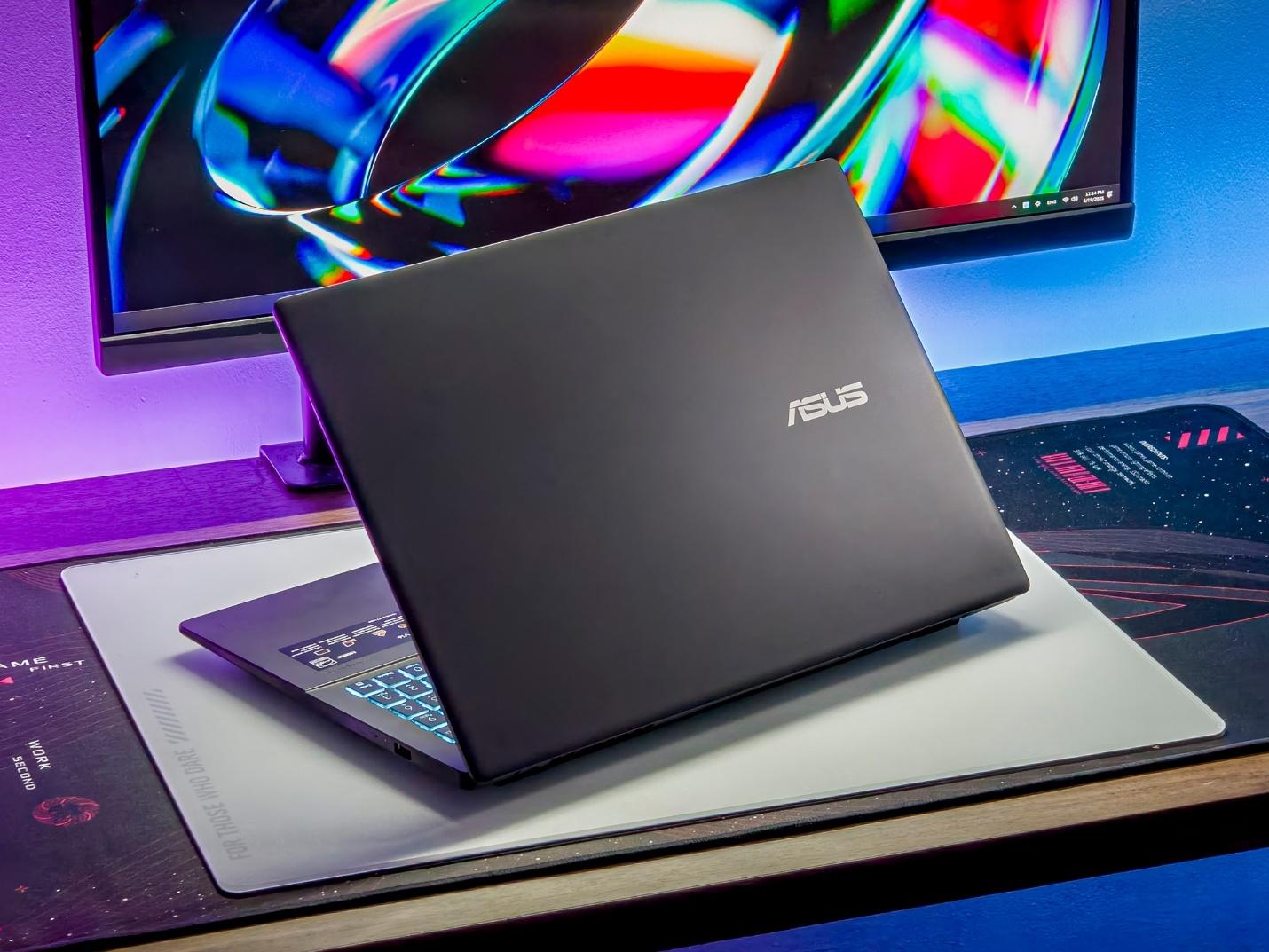 A computer on a desk

AI-generated content may be incorrect.