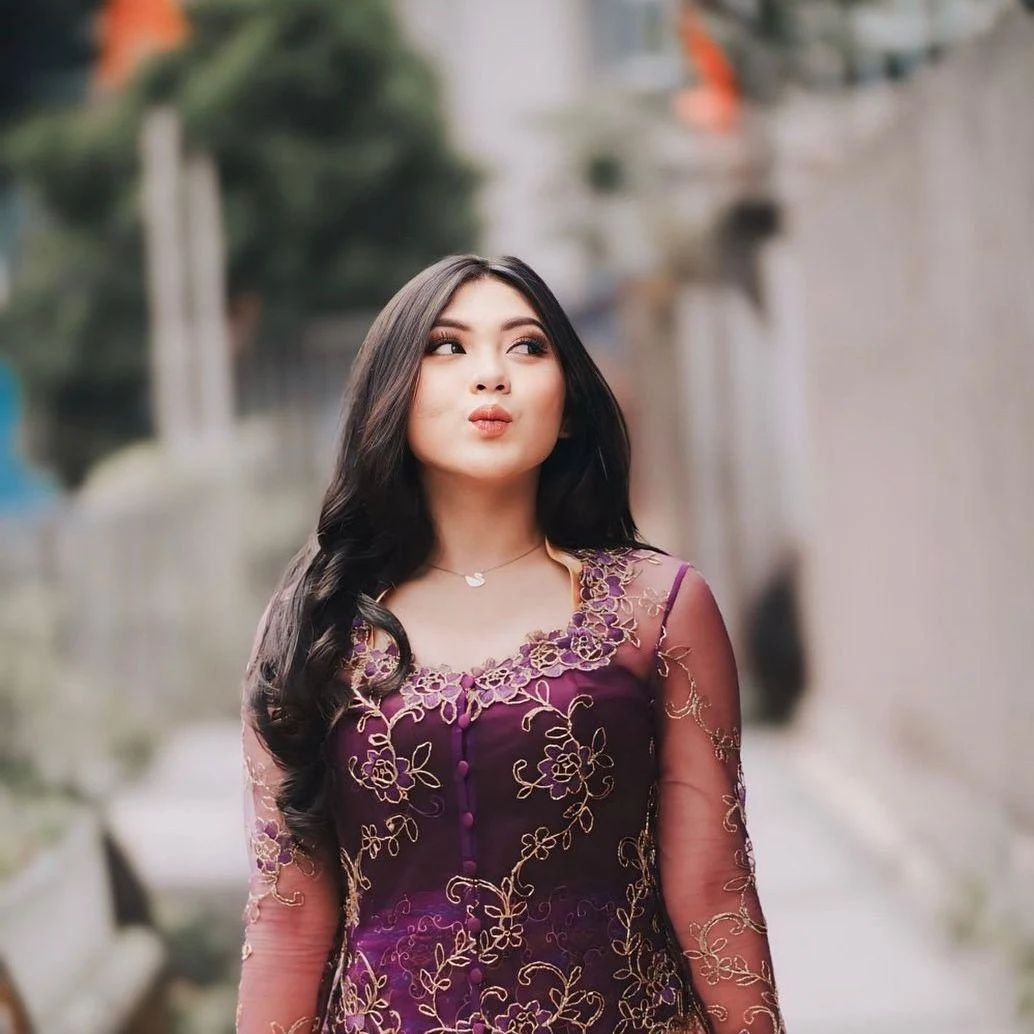 Gadis Cantik yang Membuat Setiap Langkah Mereka Terasa Begitu Menggairahkan, gadis cantik, langkah menggairahkan, cewek seksi