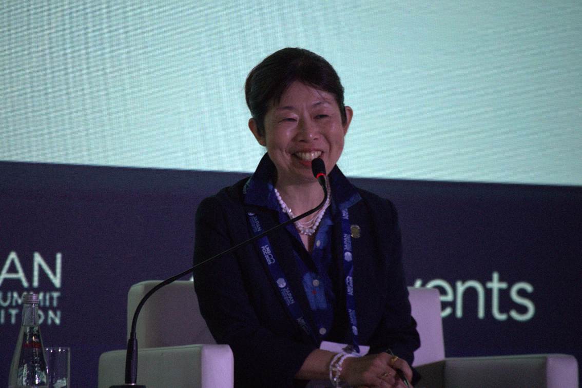 人, 男, 持つ, フロント が含まれている画像

AI 生成コンテンツは誤りを含む可能性があります。