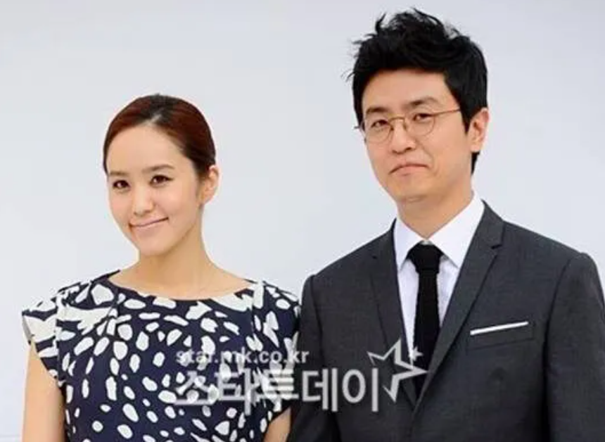 This contains an image of  KBS announcers Choi Dong Suk and Park Ji Yoon