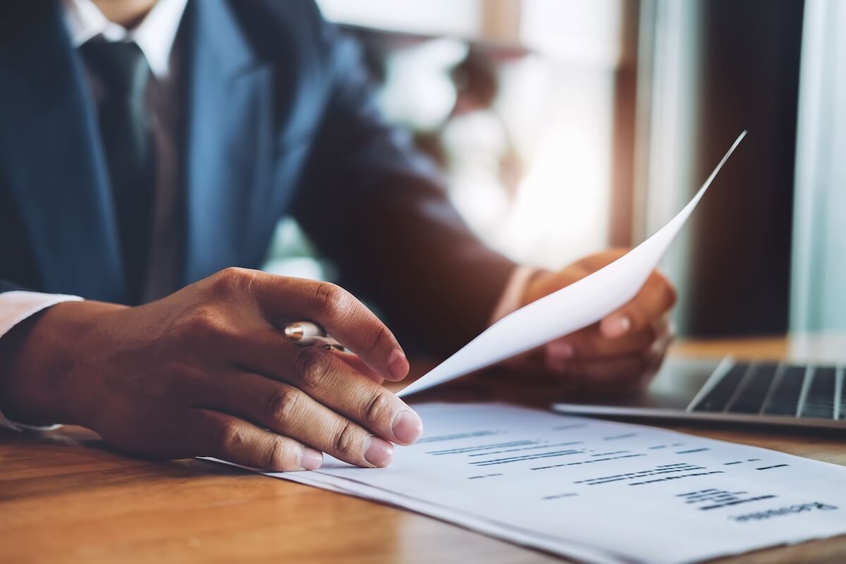 How AI transforms backend HR processes: HR employee reading a document