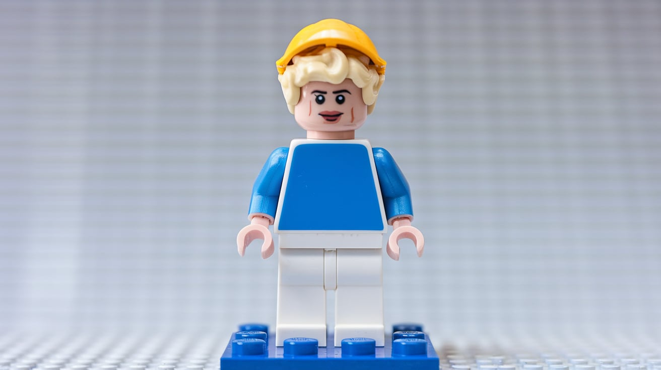 LEGO Minifigure Short Curly Hair Female Piece White