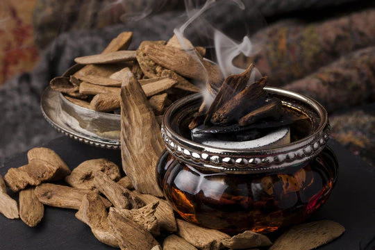 Oud chips, unique Saudi Souvenirs, burning in a bowl - (Credits Sunnamusk)