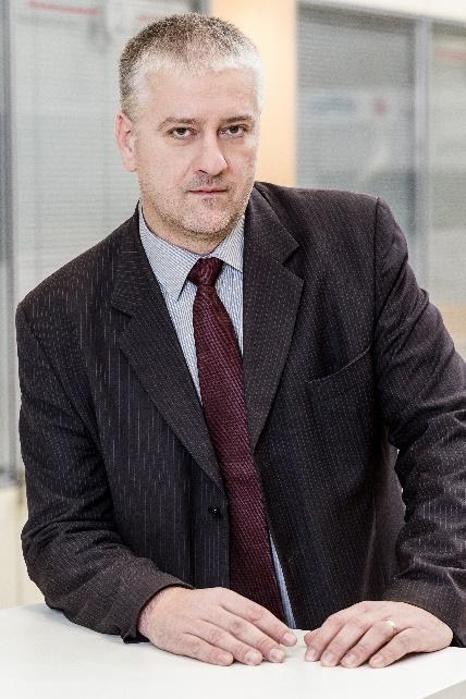 A képen személy, Emberi arc, ember, nyakkendő látható

Előfordulhat, hogy a mesterséges intelligencia által létrehozott tartalom helytelen.