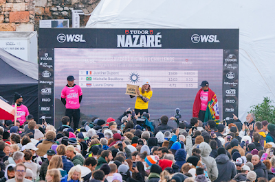 Justine Dupont (FRA), Clement Roseyro (FRA), Nic Von Rupp (POR) são os campeões do TUDOR Nazaré Big Wave Challenge (Foto: WSL / Laurent Masurel)