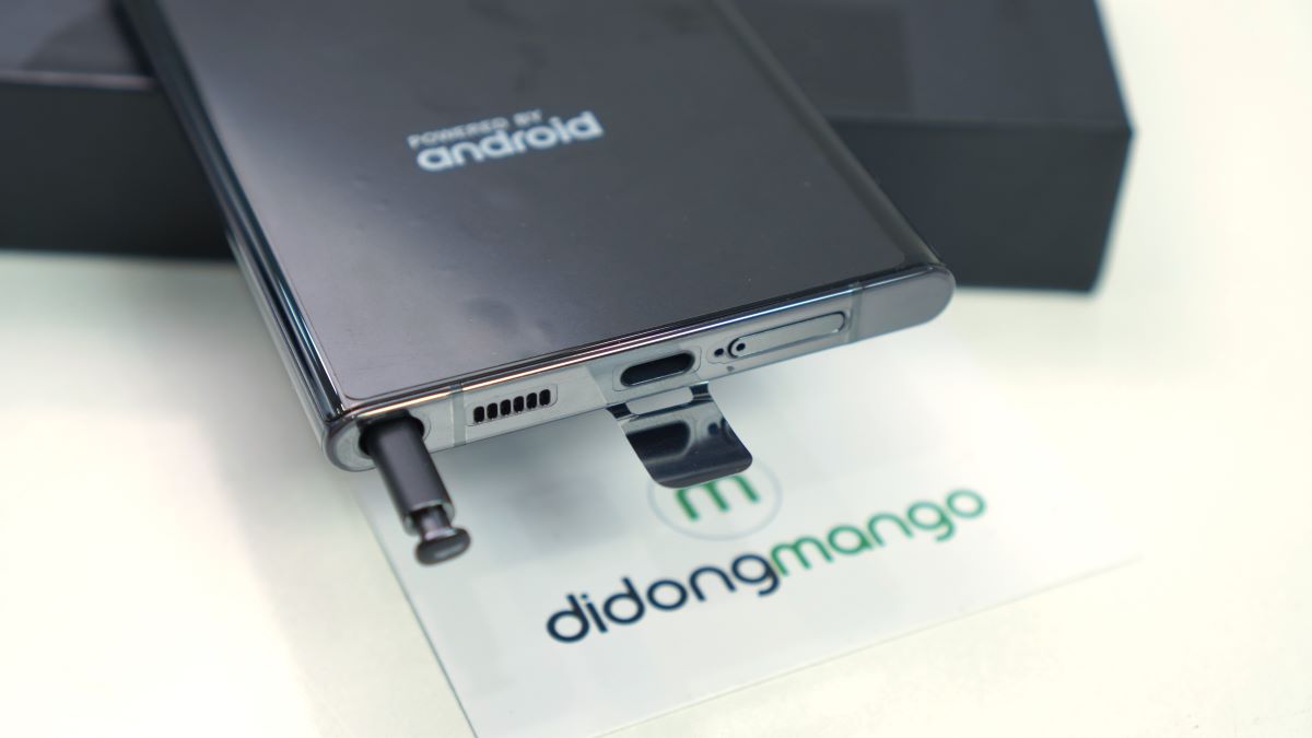 Samsung S22 Ultra với cổng sạc USB Type - C
