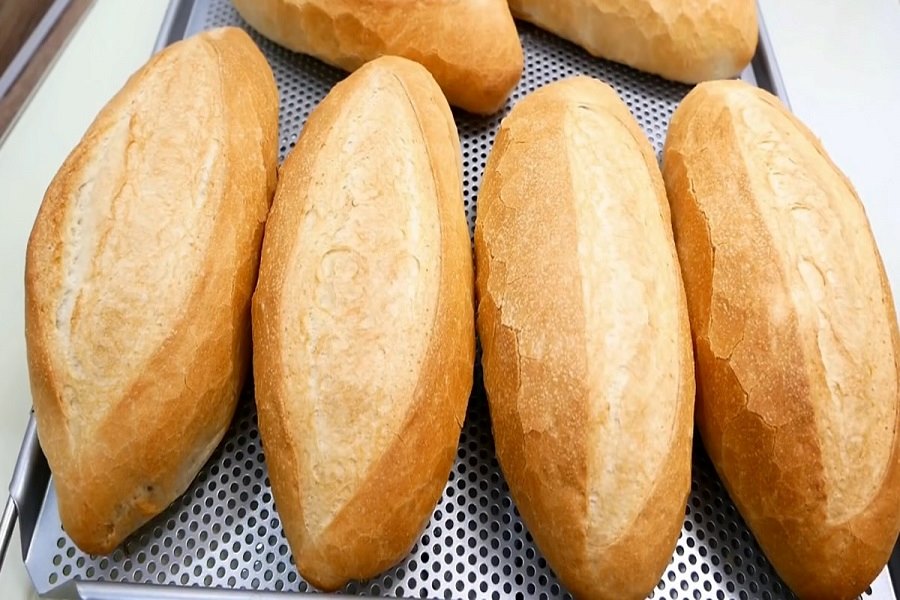 Buying ready bread in stores helps the preparation more easily