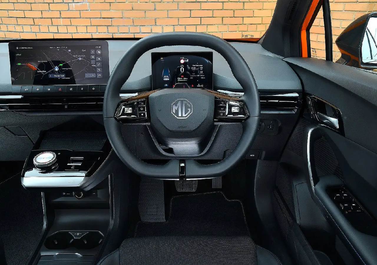 مقارنة بين MG4 EV وBYD Atto 3: تصميم، أداء، مدى كهربائي، تقنيات وأسعار تنافسية في سوق السيارات الكهربائية.