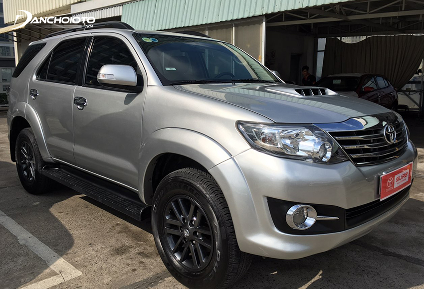 Chú ý kiểm tra kỹ kính xe Fortuner cũ