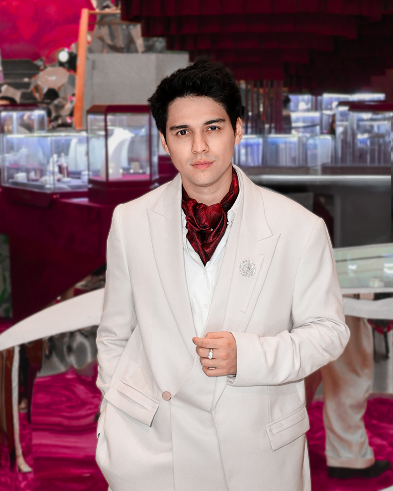Maxime Bouttier dengan Model Cincin Berlian Pria Terbaru Frank & co.