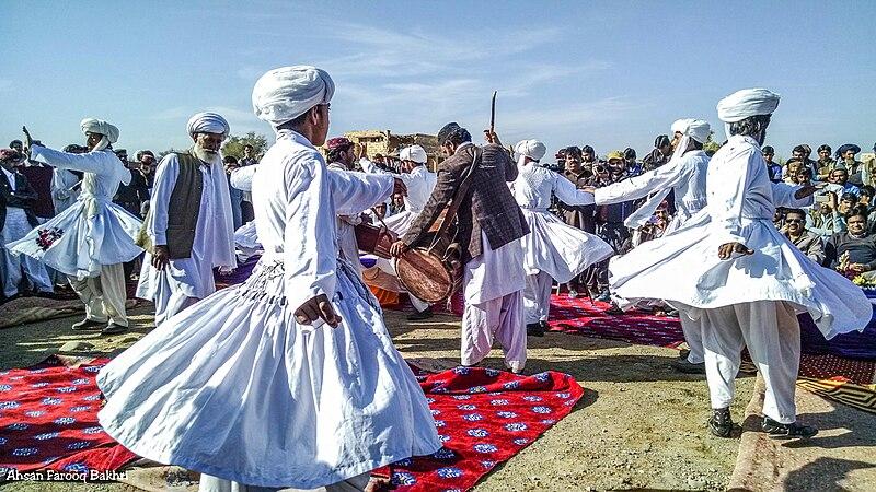 پرونده:Traditional dance of Baloch tribes.jpg