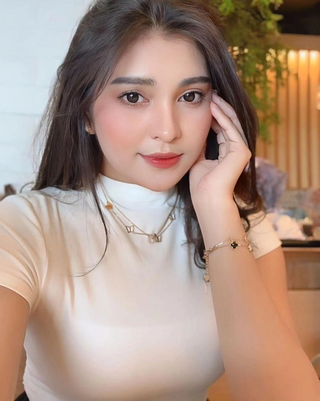 Gadis Menawan Membuat Hati Tak Berkutik, gadis menawan, pesona kuat, cewek cantik