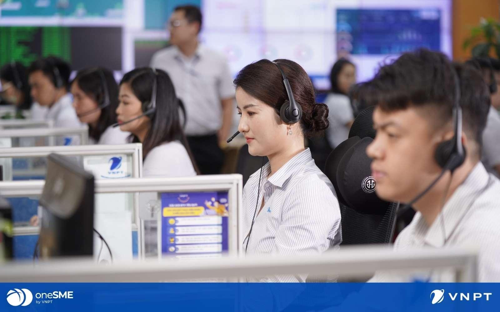 A group of people working in a call center

AI-generated content may be incorrect.
