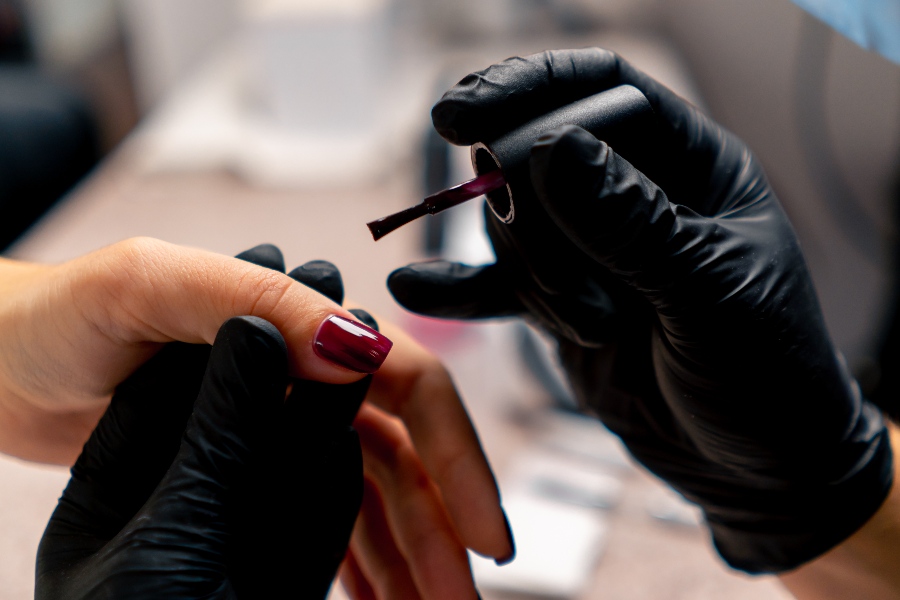 how to remove shellac manicure at home