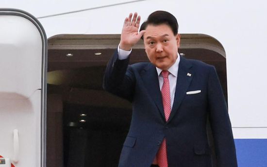 President Yoon Suk Yeol's approval rating rose to 20 percent in three weeks following his press conference last week, a poll showed Friday.