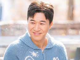 This contains an image of 2D1N star Kim Jong Min 