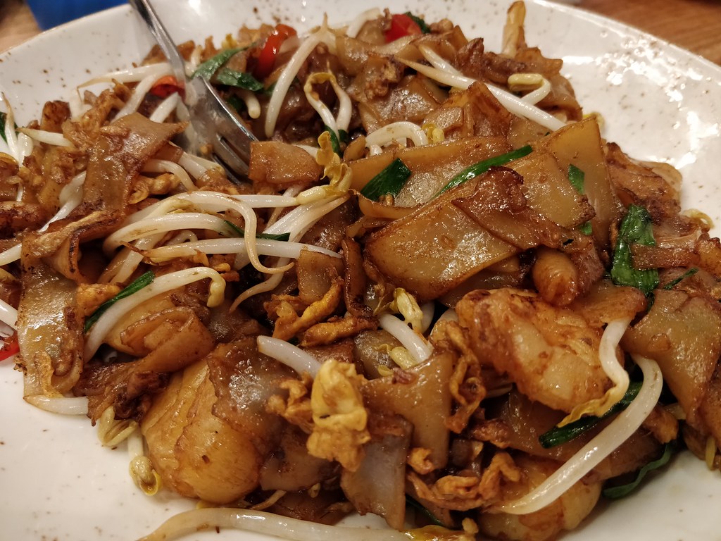 Char Kway Teow with Seafood 