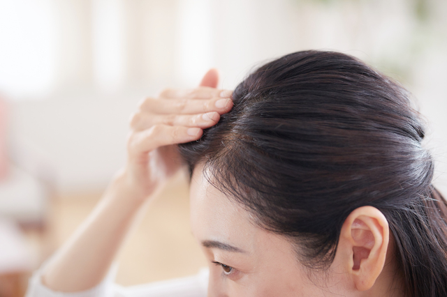 髪がベタつく原因と対策を徹底解説！今日からできるサラサラヘアケア