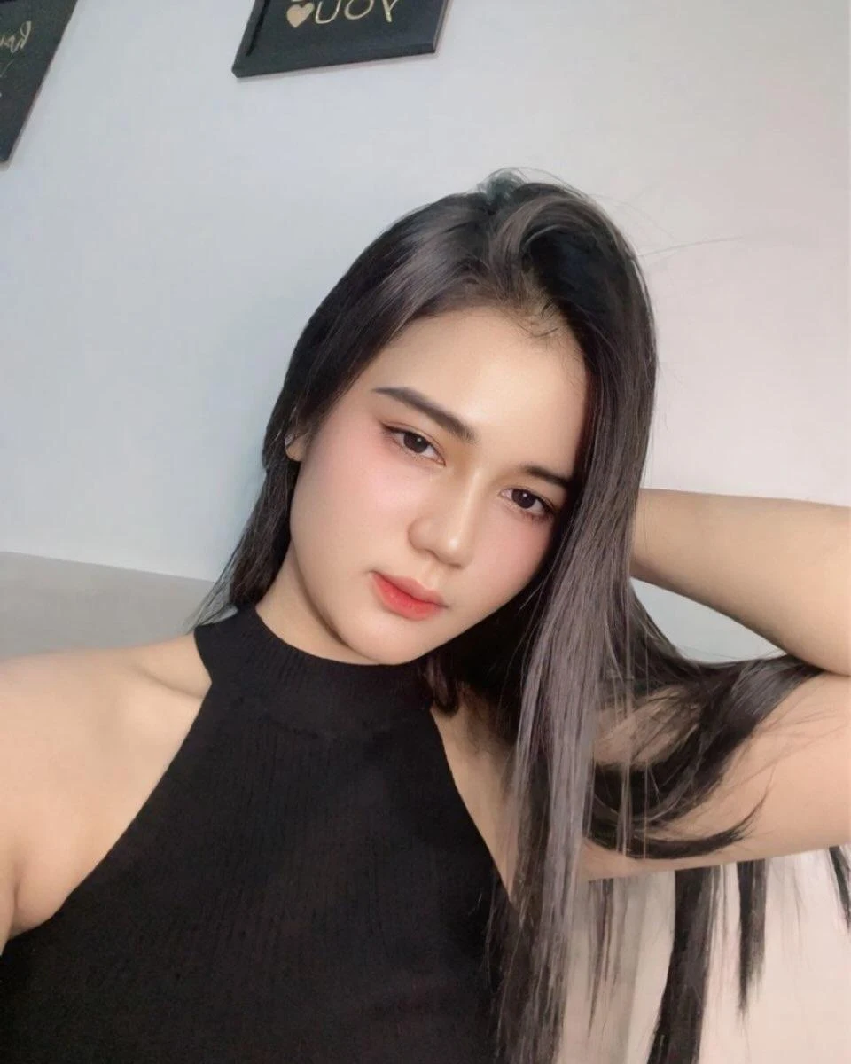 Gadis Cantik Menyihir Lewat Senyum Rahasia, gadis cantik, senyum rahasia, cewek menggoda