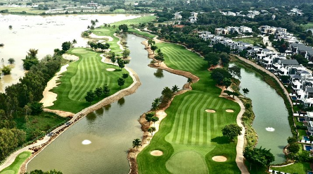 5. The Prestige Golfshire Club – Luxury & Relaxation
