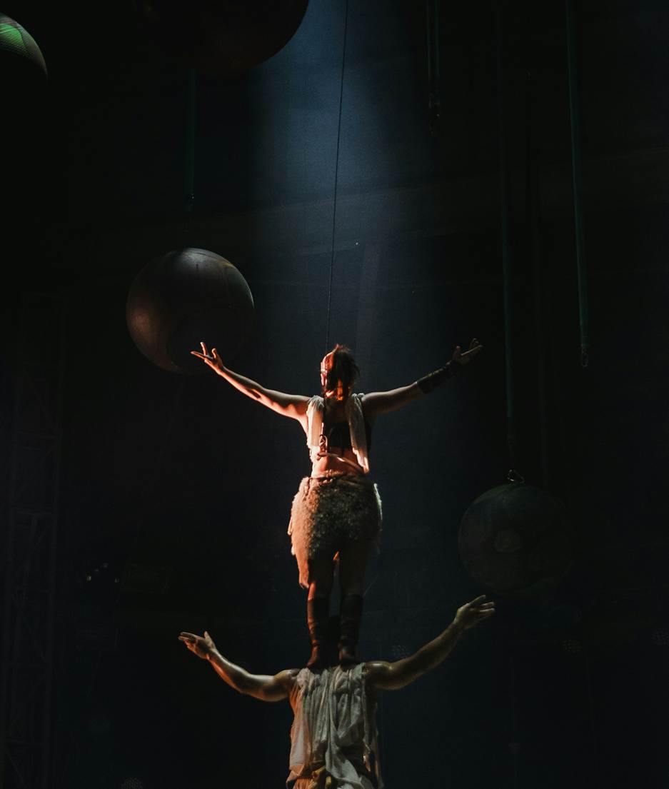A person balancing on a person's shoulders

AI-generated content may be incorrect.