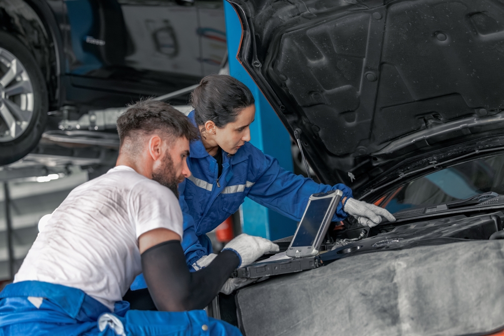 Garage owner using a diagnostic tool with HaynesPro to analyse a transmission.