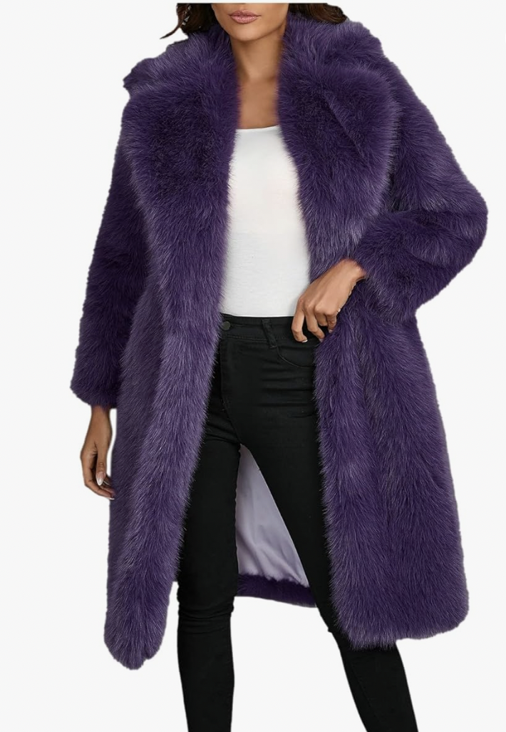 Manteau long violet en fausse fourrure moelleuse sur Amazon