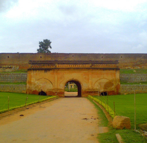 2. Devanahalli Fort – A Walk Through History
