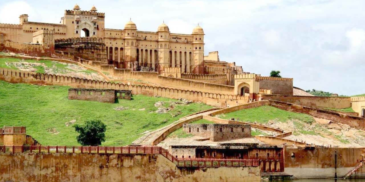 Jaigarh Fort, an impressive fort known for its strategic location and the Jaivana cannon, part of the forts of Jaipur