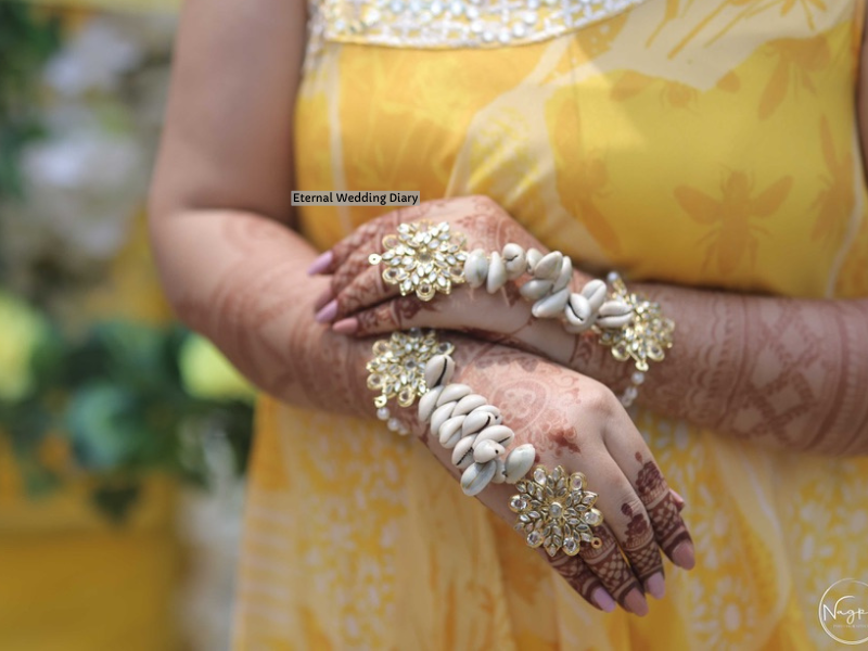 Bride with yellow suit adorned in Seasheel Hathphool by krafterina