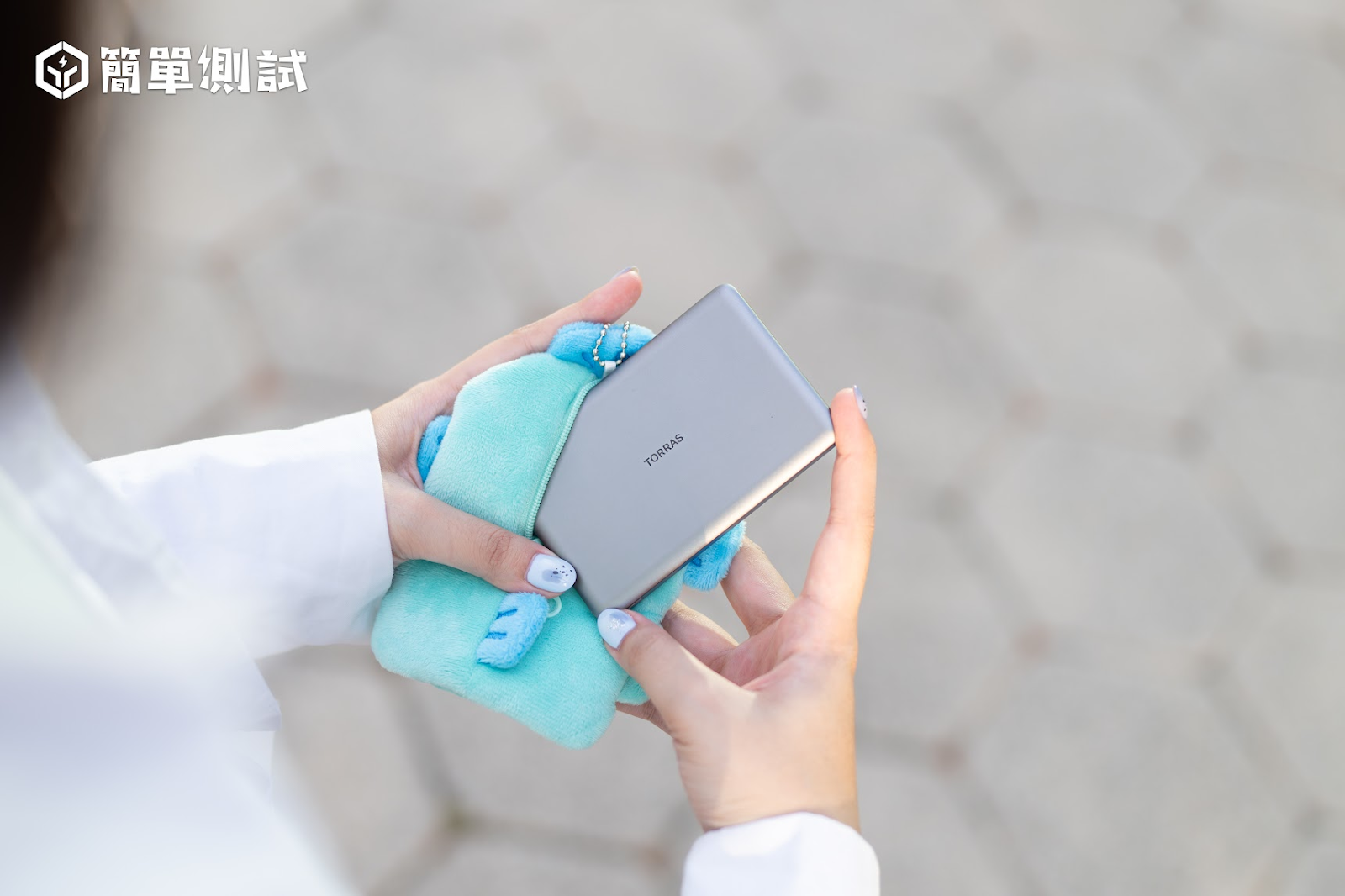 為 iPhone 16 Pro 做準備：超輕薄 MagSafe 磁力吸附行動電源 TORRAS MiniMag