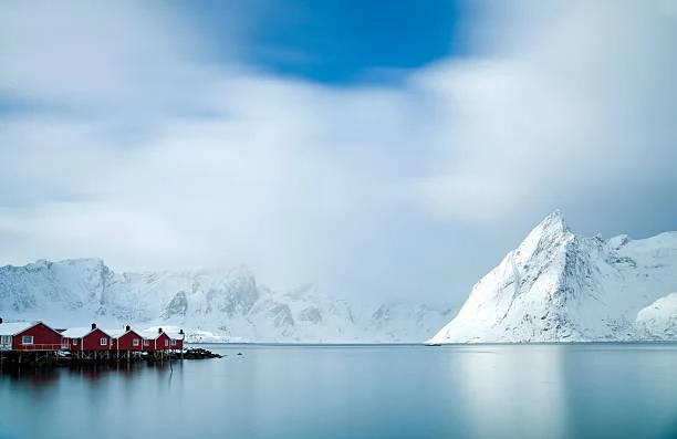 10 Lakes Frozen in Winter Silence, frozen lake, winter stillness, nature, landscape, icy reflection, snow scene