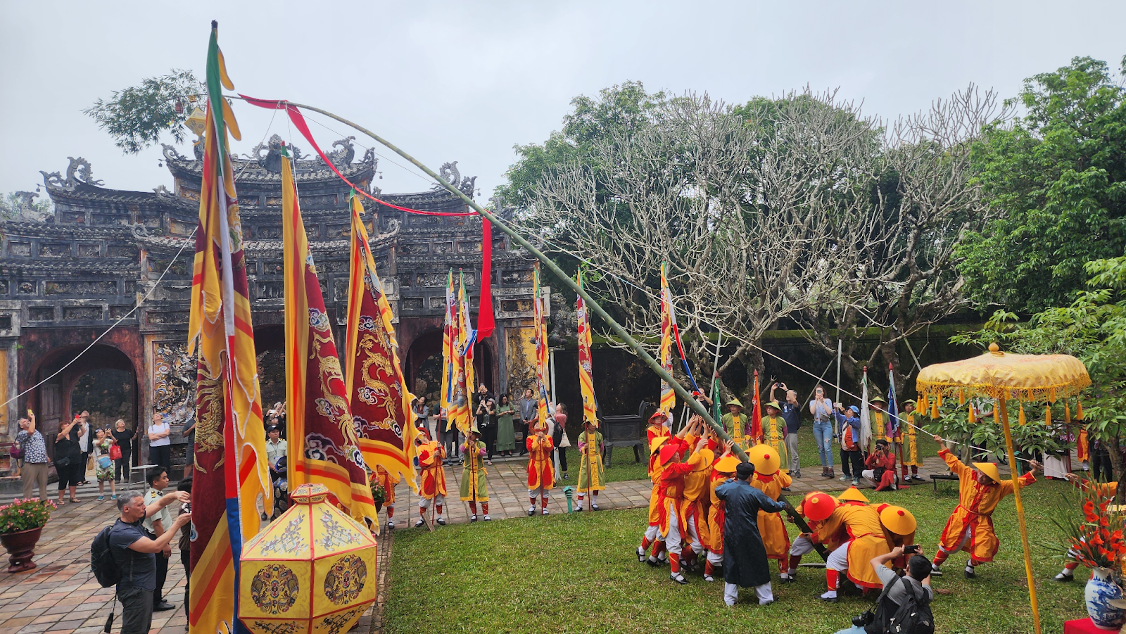 Lễ dựng Nêu diễn ra vào ngày 23 tháng Chạp, dấu ấn thiêng liêng khởi đầu cho mùa Tết