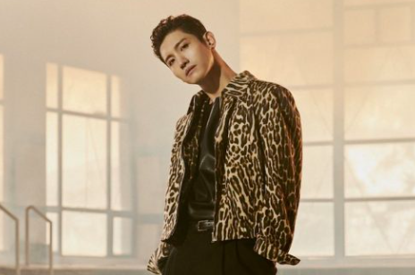 This contains an image of TVXQ Changmin