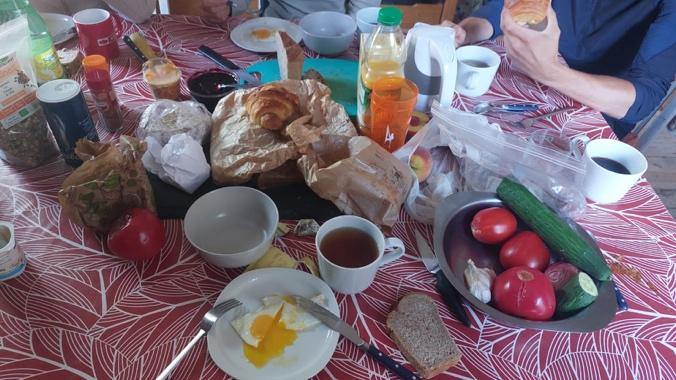 A table with food on itAI-generated content may be incorrect.