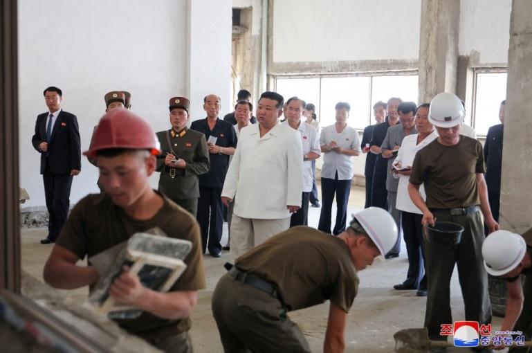 Respected Comrade Kim Jong Un Inspects Construction of Regional-Industry Factories