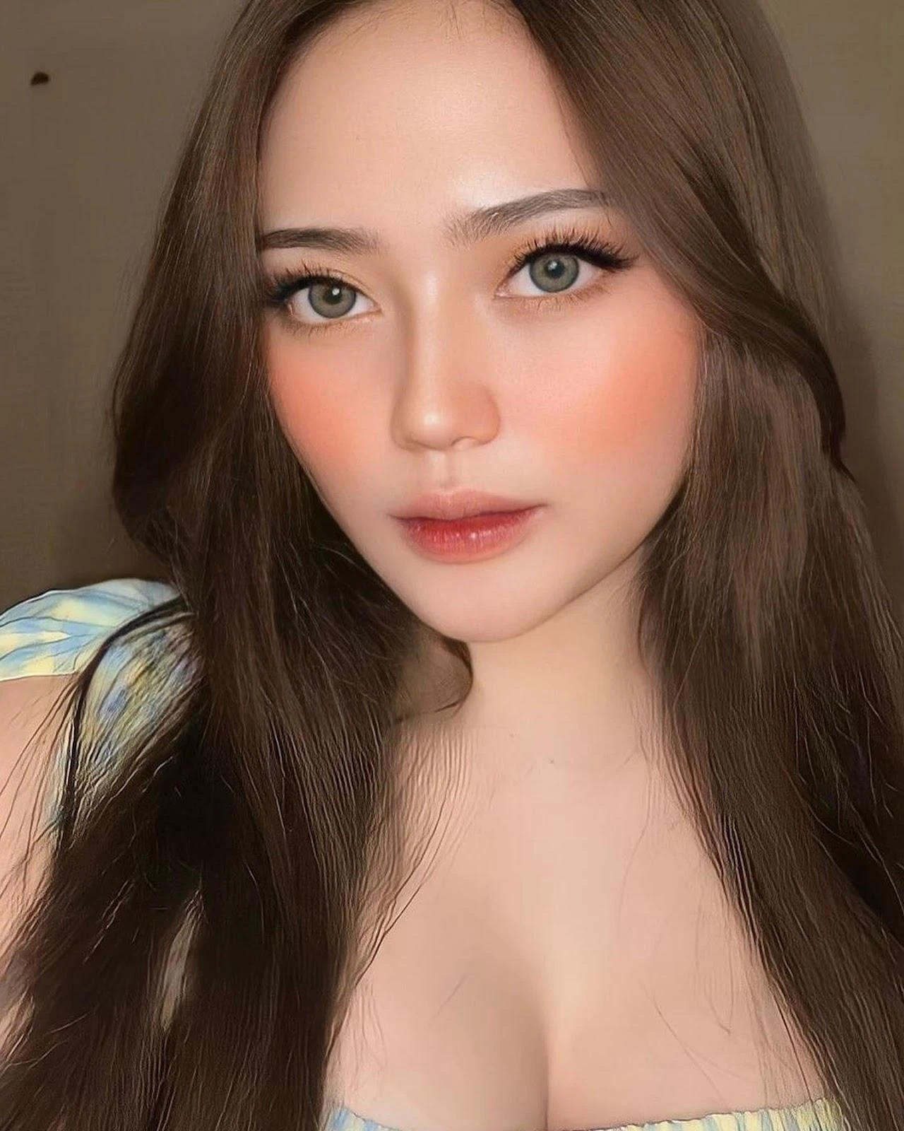 Cewek Panas yang Membuat Semua Mata Tertuju Padanya, cewek panas, mata tertuju, gadis seksi