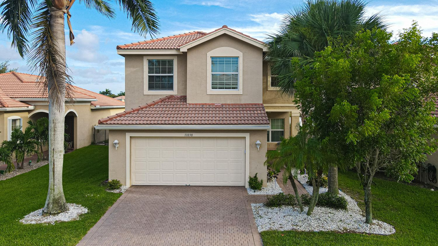 https://s3.us-east-2.amazonaws.com/havenlifestyles/rx-10820467-1.jpg