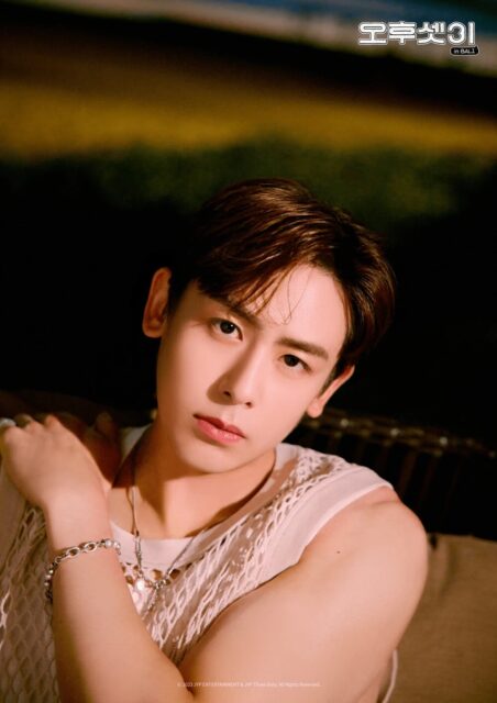 This contain an image of 2PM's Nichkhun