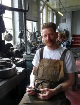 A person in a workshop

Description automatically generated