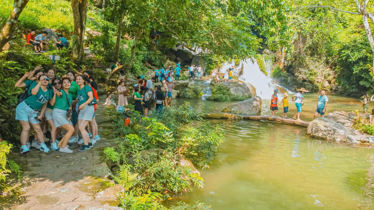 Không cần đi xa, Khoang Xanh Suối Tiên vẫn “vừa đủ chill” cho mọi kỳ nghỉ ngắn
