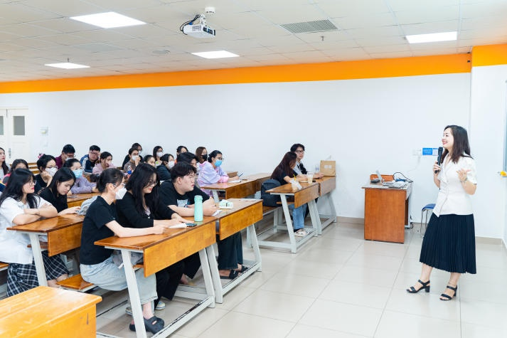 The English Faculty’s Students Enthusiastically Learn Teaching Skills 13