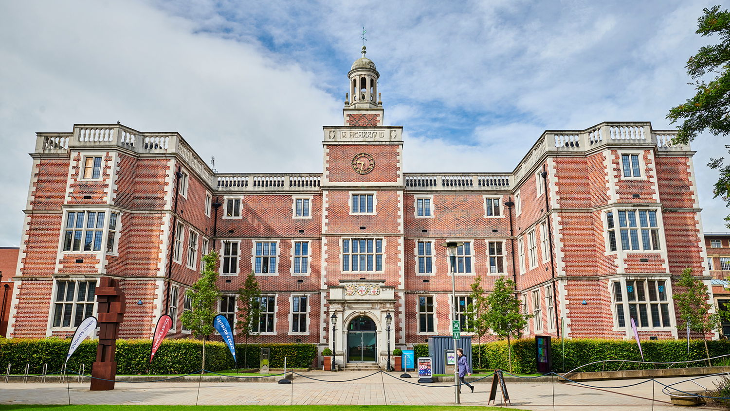 Newcastle University, ranking, QS ranking, Admission requirement, acceptance rate, Faculties, Newcastle University courses, campuses.