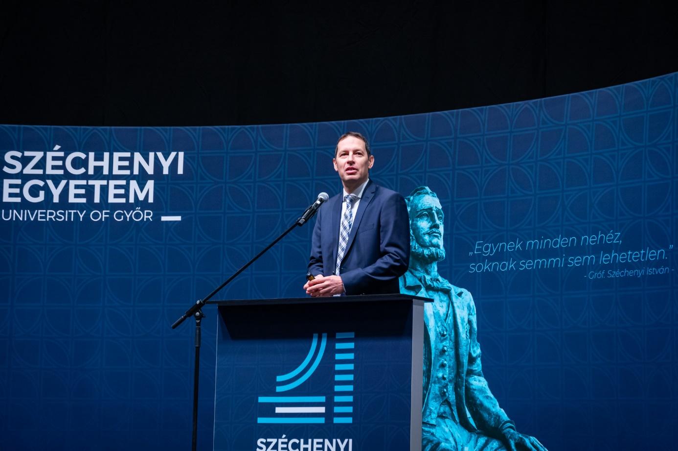 Dr Zsolt Kovács, Vice-President for General and Educational Affairs of Széchenyi István University, outlined the opportunities offered by the institution to the participants at the open day (Photo: Máté Dudás)