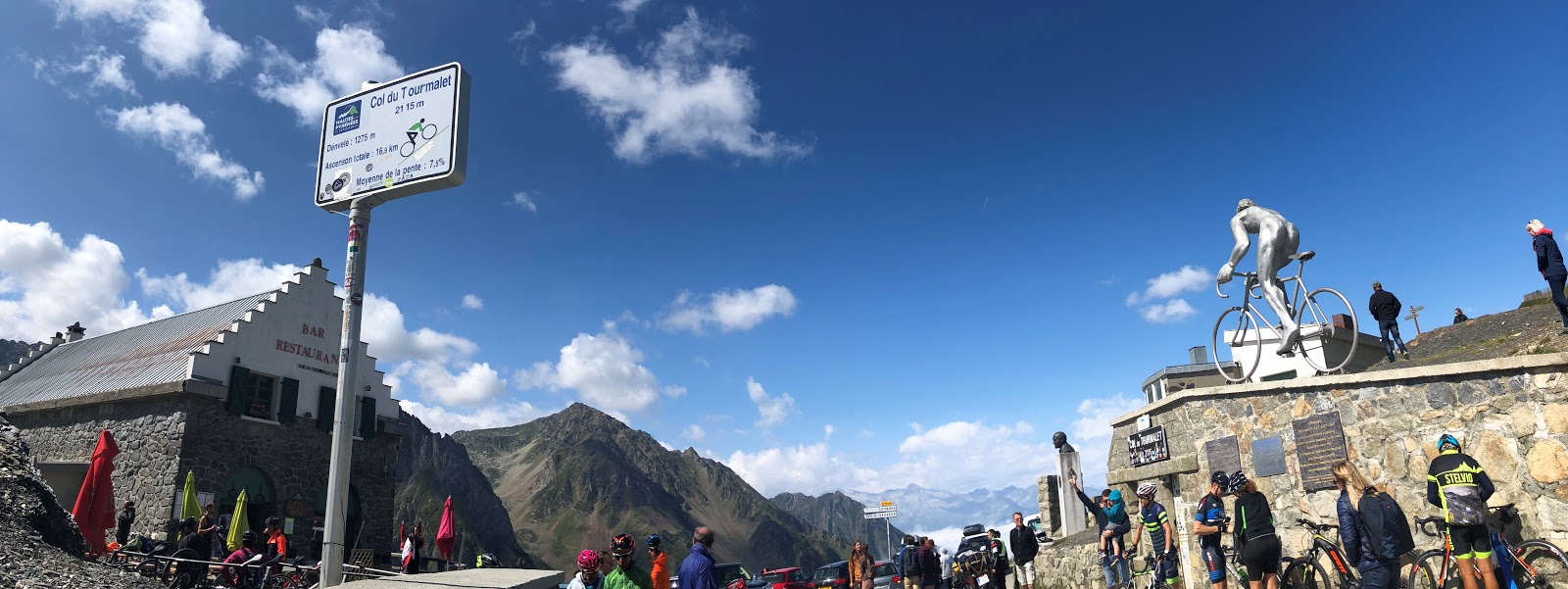 Tour de France 2023 - Col du Tourmalet - Summit - Geant, cyclists, col sign